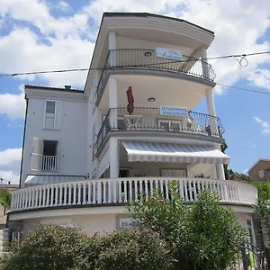 Antonia , Malinska Kroatien